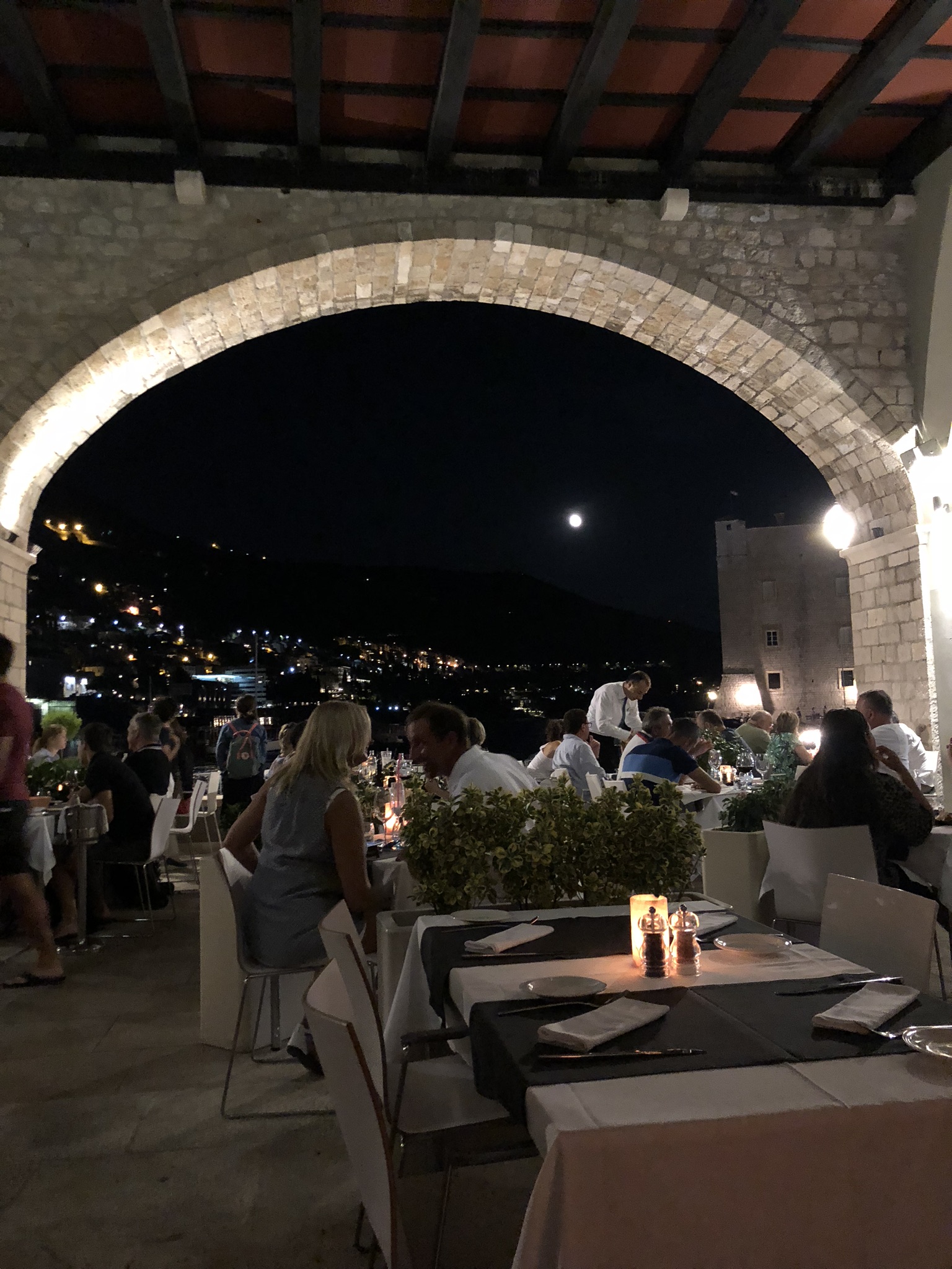 Donde cenar en Dubrovnik, cena en el puerto viejo de Dubrovnik